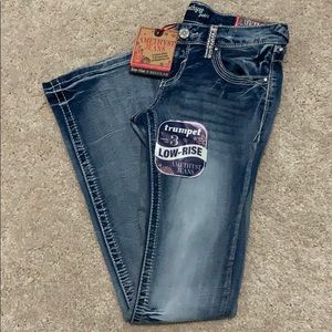 Amethyst Jeans Juniors Low Rise Regular Size 3 NWT